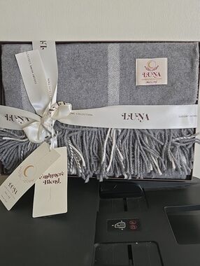 LUNA Made In Italy Luxury Cashmere Throw